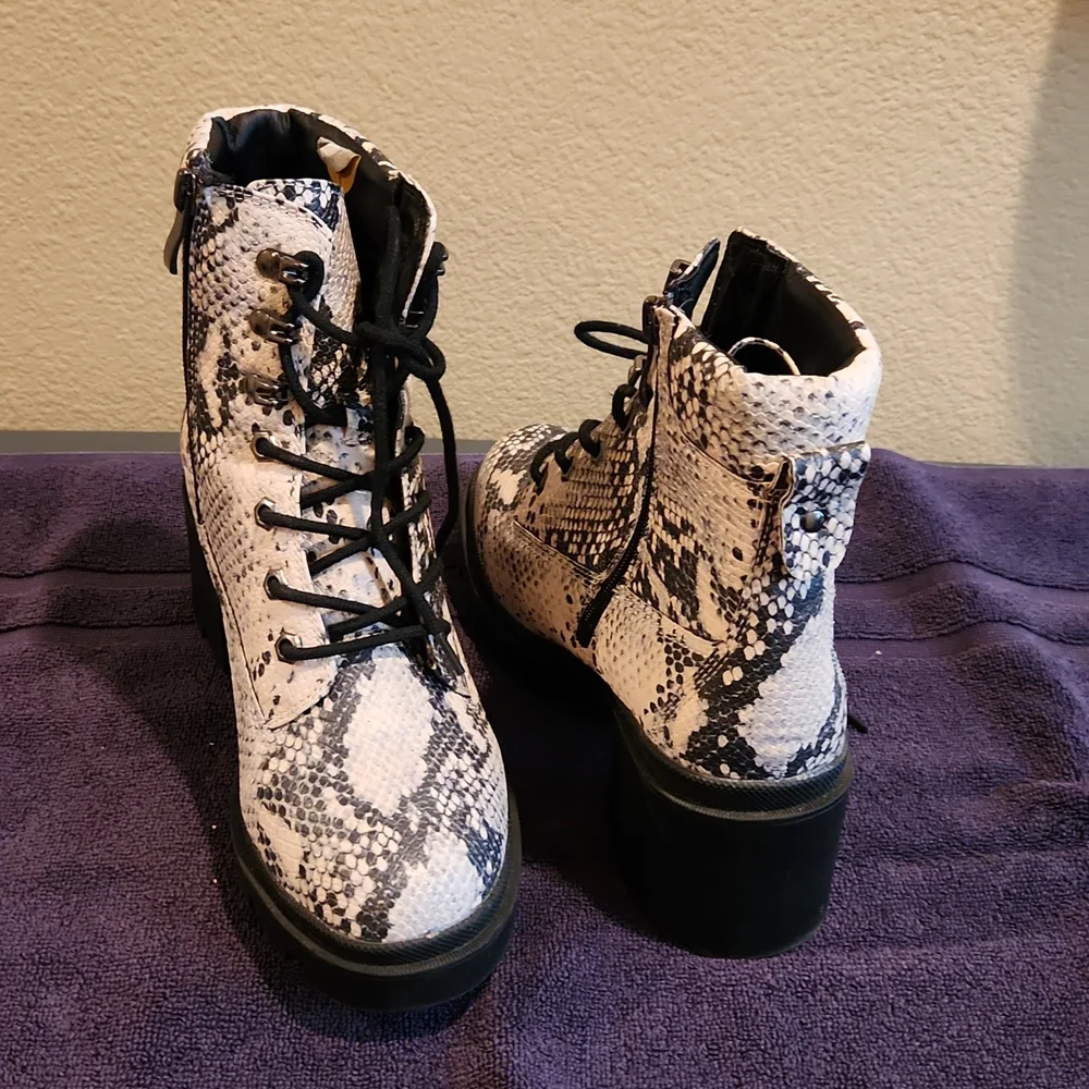 Women boot - Picture 2 of 2